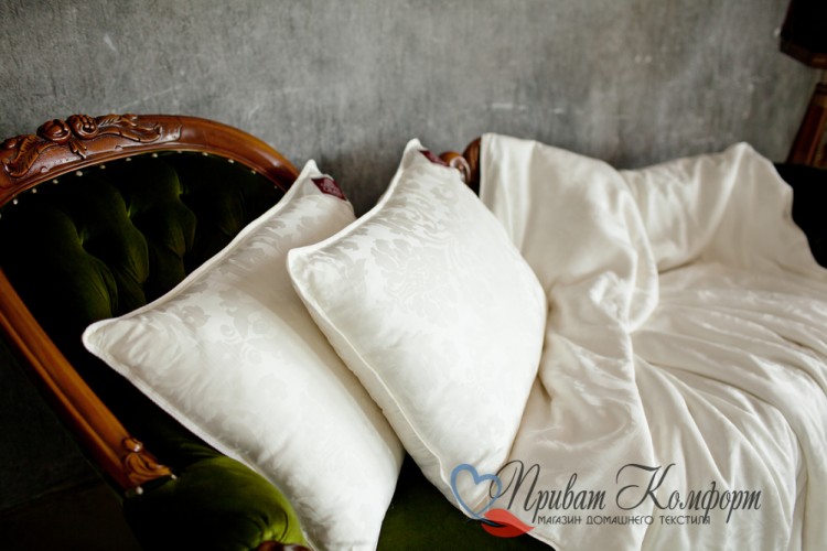 Шелковая подушка Luxury Silk Grass мягкая 70x70  